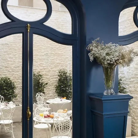 Celeste Batignolles Montmartre Hotel 4*