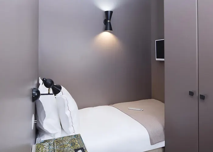 Celeste Batignolles Montmartre París