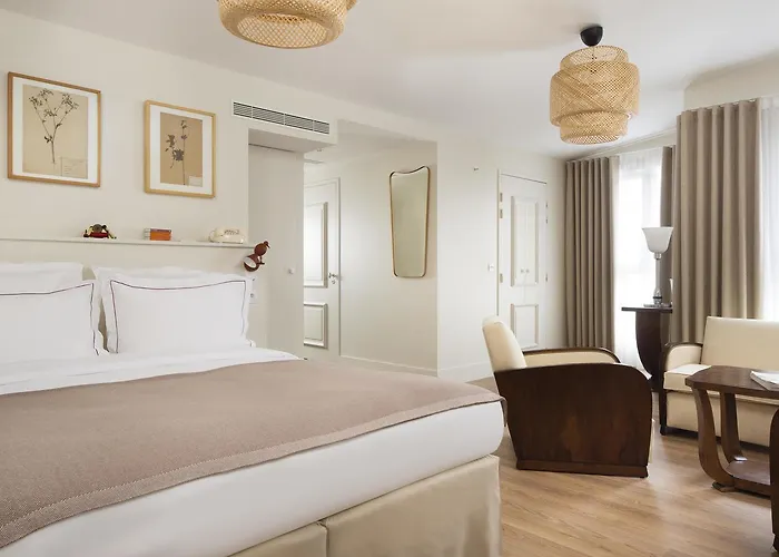 Celeste Batignolles Montmartre Hotel París