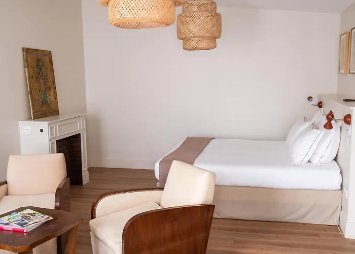 Celeste Batignolles Montmartre 4*