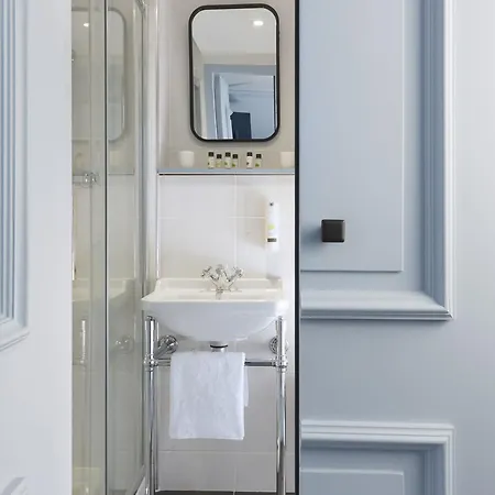 Céleste Batignolles Montmartre Hotel Paris