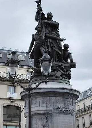Celeste Batignolles Montmartre 4*
