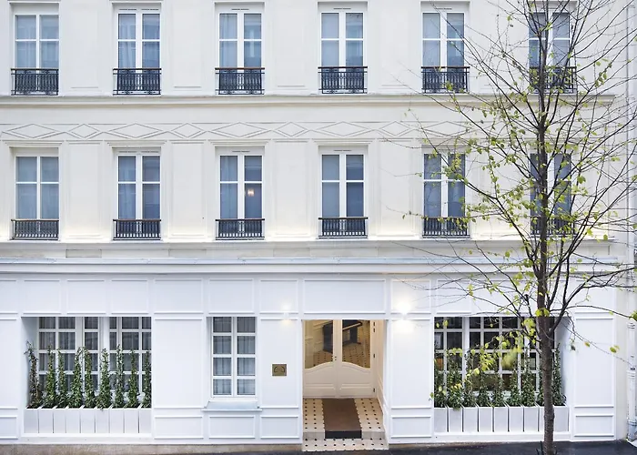 Celeste Batignolles Montmartre פריז