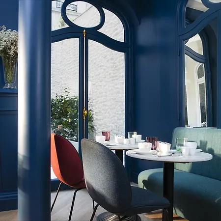 Celeste Batignolles Montmartre Париж