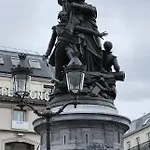 Celeste Batignolles Montmartre 4*